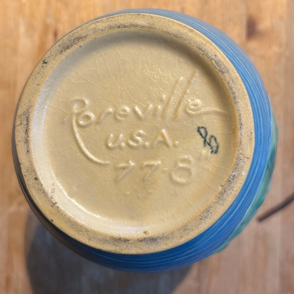 Roseville Pottery Water Lily vase, shape number 77 - Picture 4 of 4